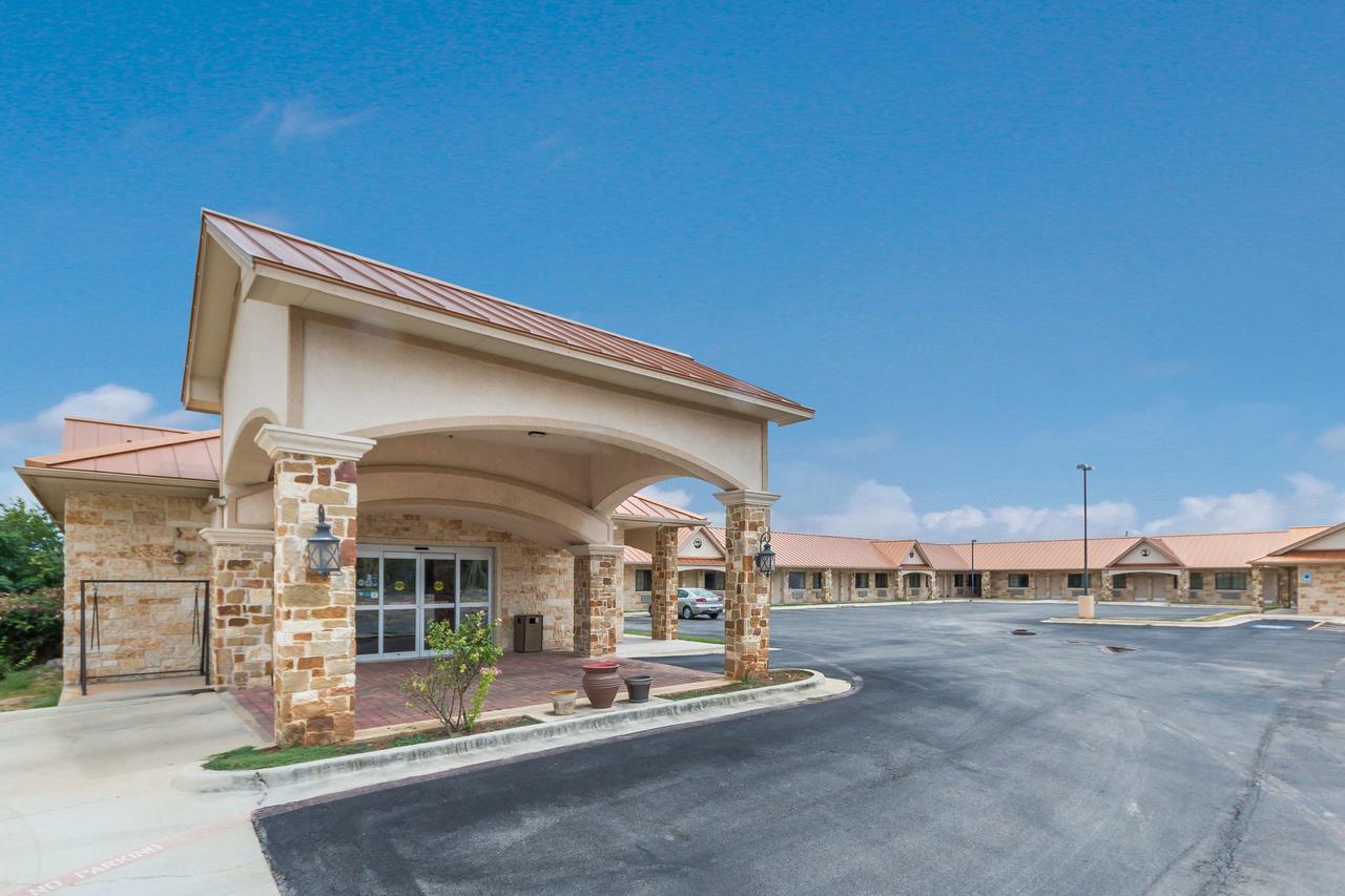 Motel 6 Floresville Exterior photo