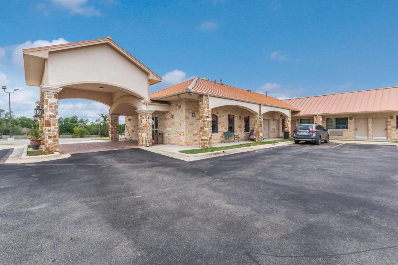 Motel 6 Floresville Exterior photo
