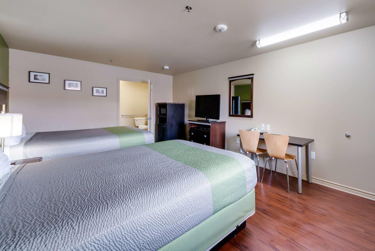Motel 6 Floresville Exterior photo
